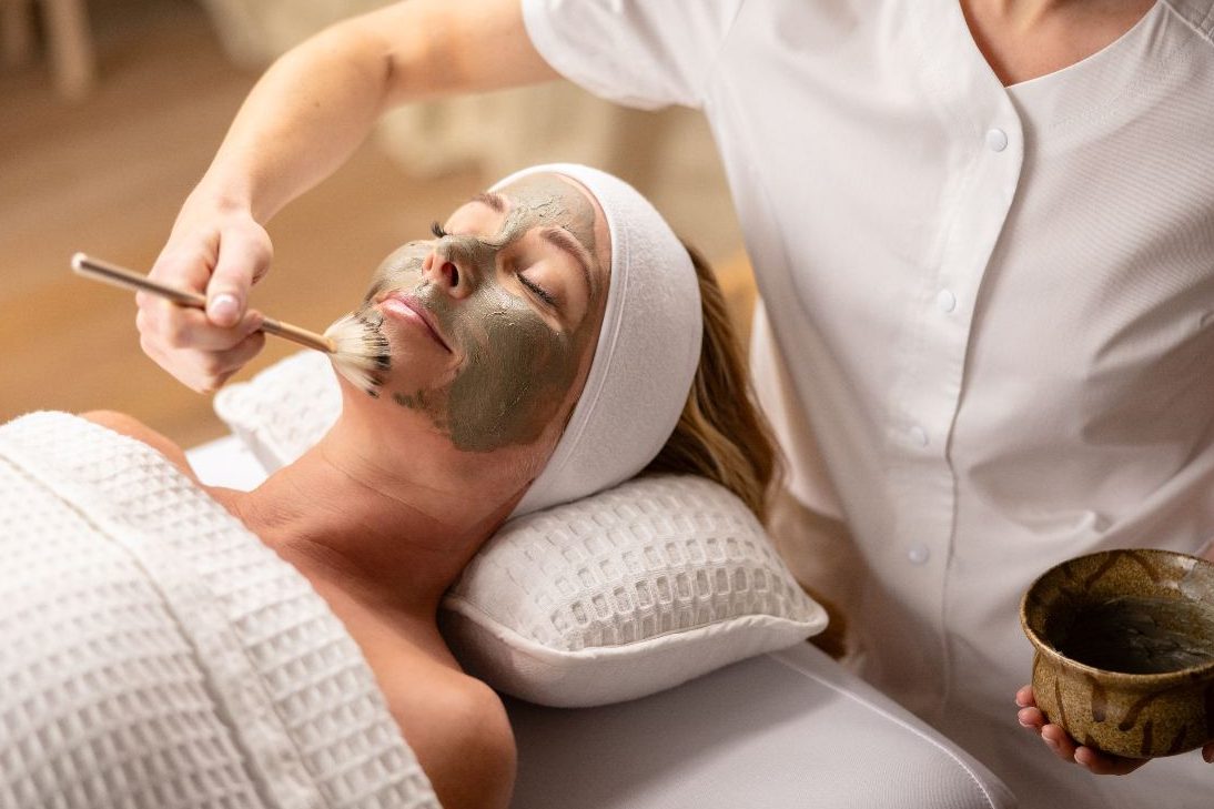 CR THERAPEUTIC & BEAUTY Spa 1 cr therapeutic beauty spa