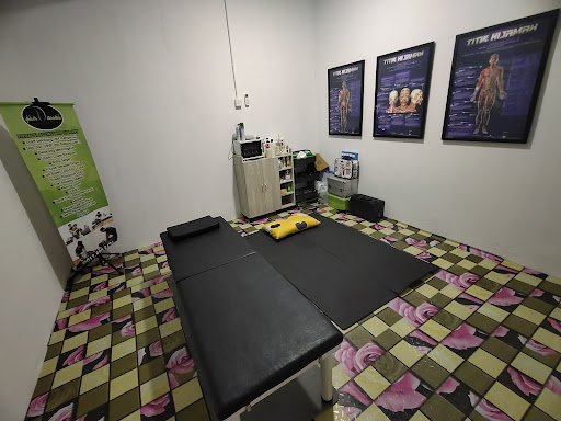 Firdausi allinggawi therapy (pusat urutan, bekam,terapi tulang belakang) Firdausi allinggawi therapy (pusat urutan, bekam,terapi tulang belakang)
