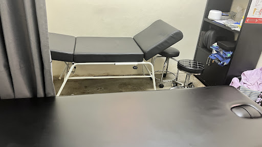 BRIGHTCONSCIENCE TREATMENT CENTER 懿心行治疗中心 ( Bone Chiropractic Taman Jawi )